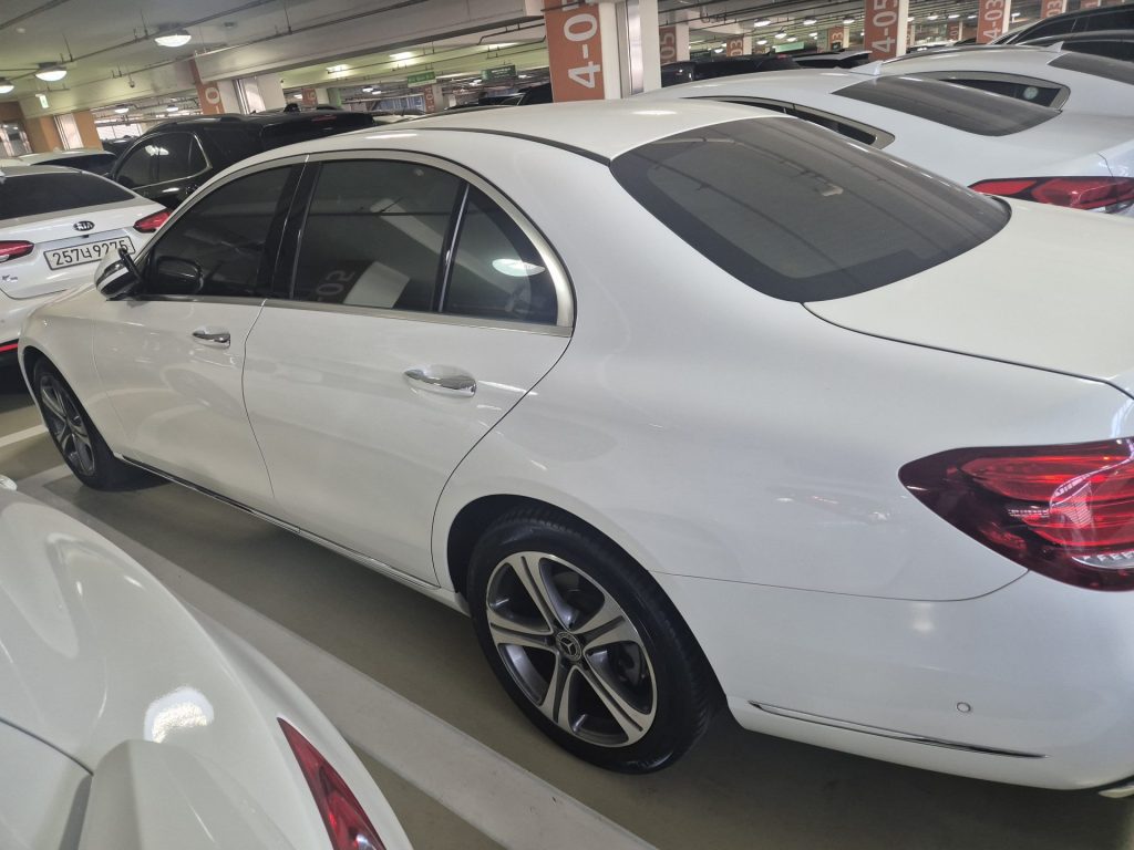 인천 중고차수출_입고된 벤츠 e220d